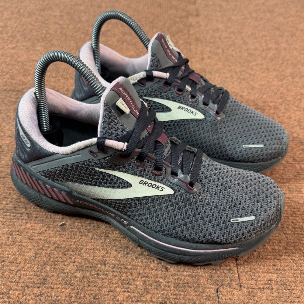 Brooks Adrenaline GTS 22 Womens 8 Wide D Grey Lilac Running Shoes 1203531D015 C+